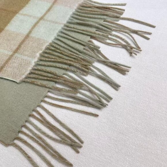 Fashionable Dual-Sided Scarf - Picture 5 of 6